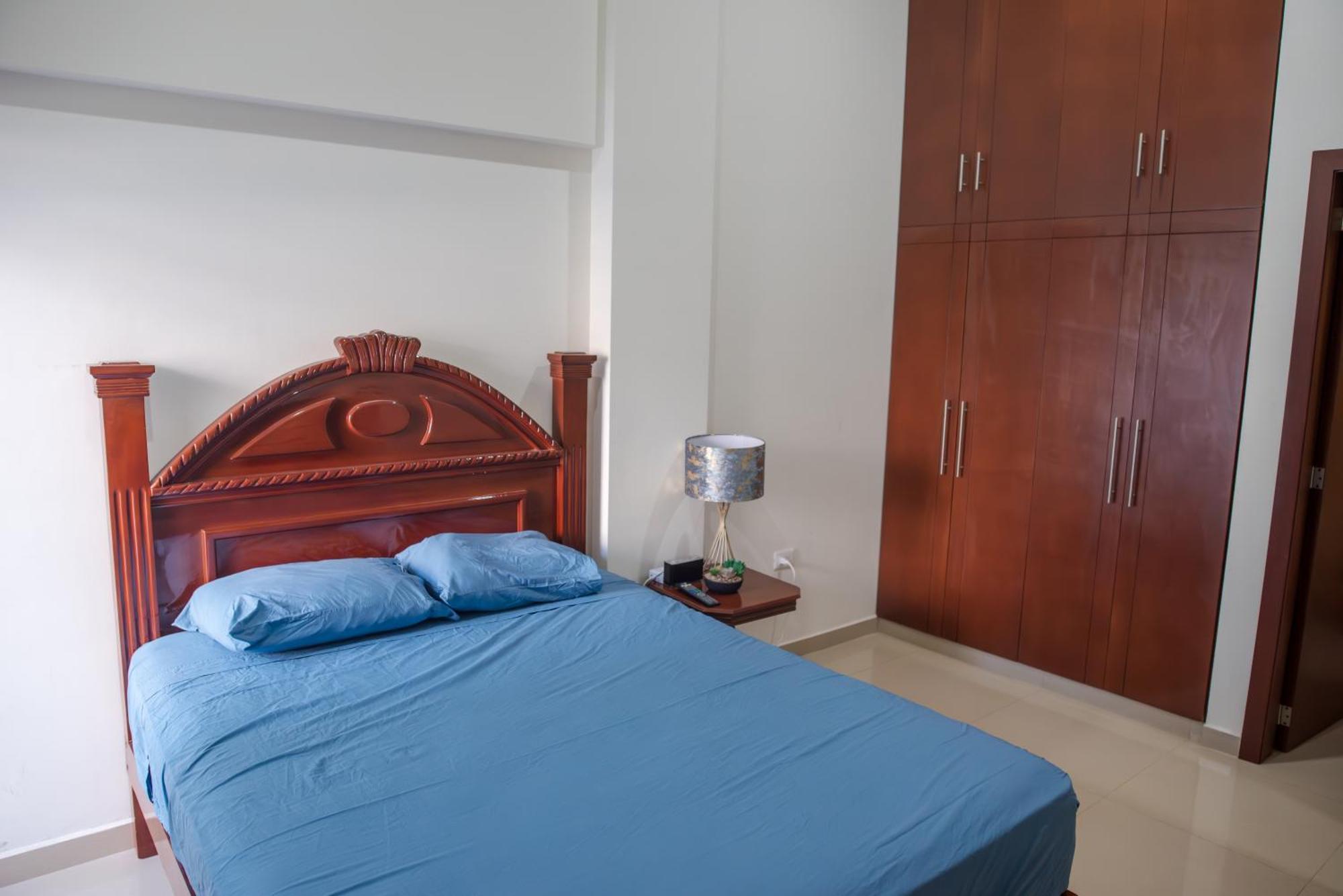 2br-3ba Block From W Rooftop Jacuzzi Apartment